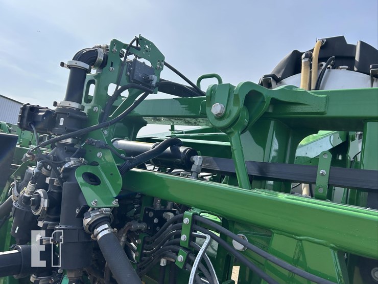 2020-john-deere-r4045-image-100