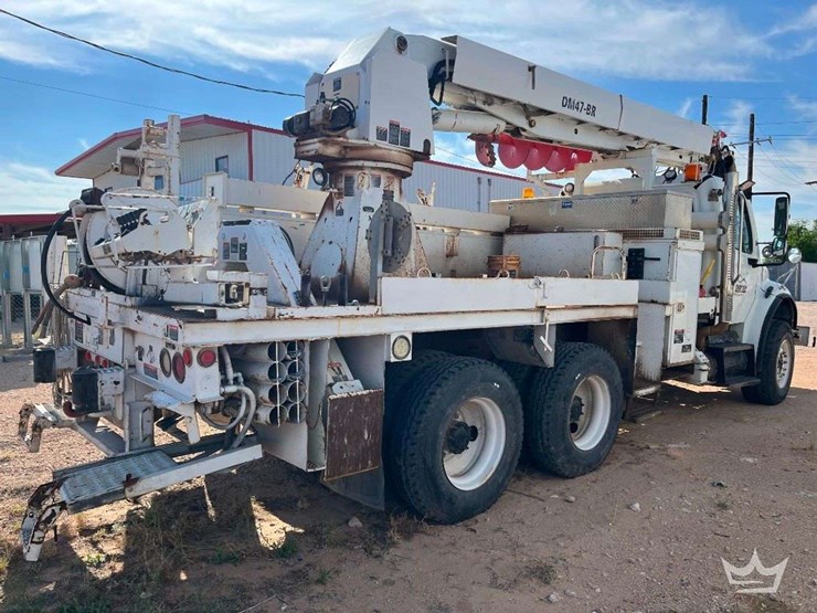 2010-freightliner-m2-106-image-3