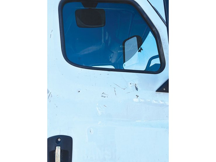2019-freightliner-cascadia-126-image-9