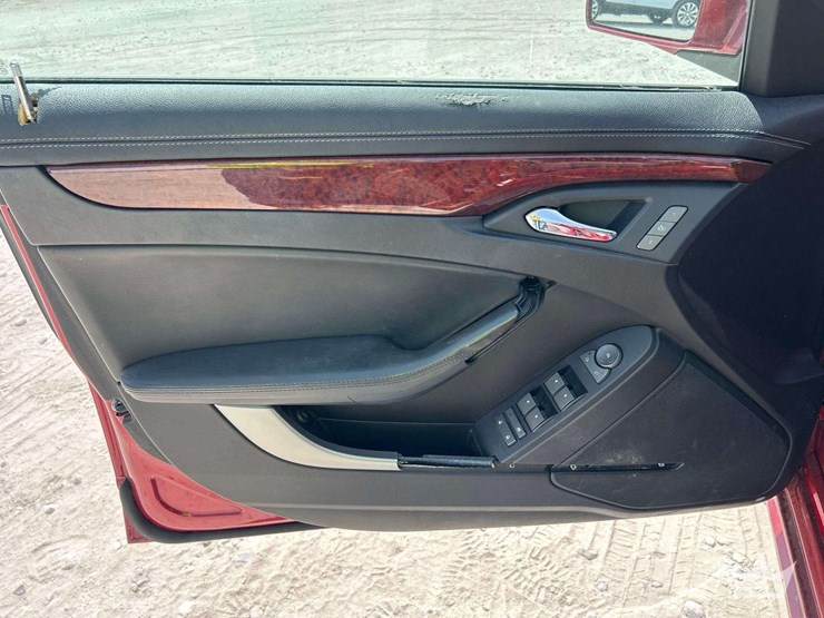 2010-cadillac-cts-sedan-image-11