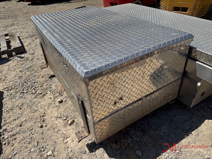 rds-diamond-plate-aluminum-toolbox-/-52-gallon-transfer-tank-image-2