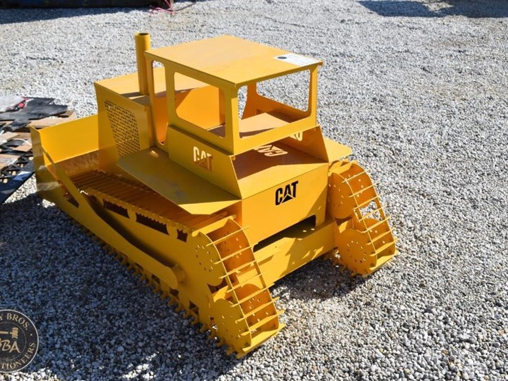 caterpillar-dozer-lawn-ornament-44960-image-2