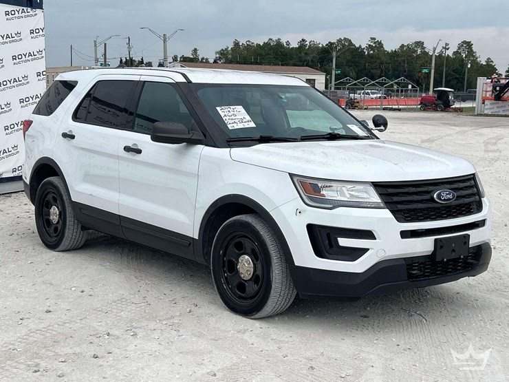 2019-ford-explorer-image-2