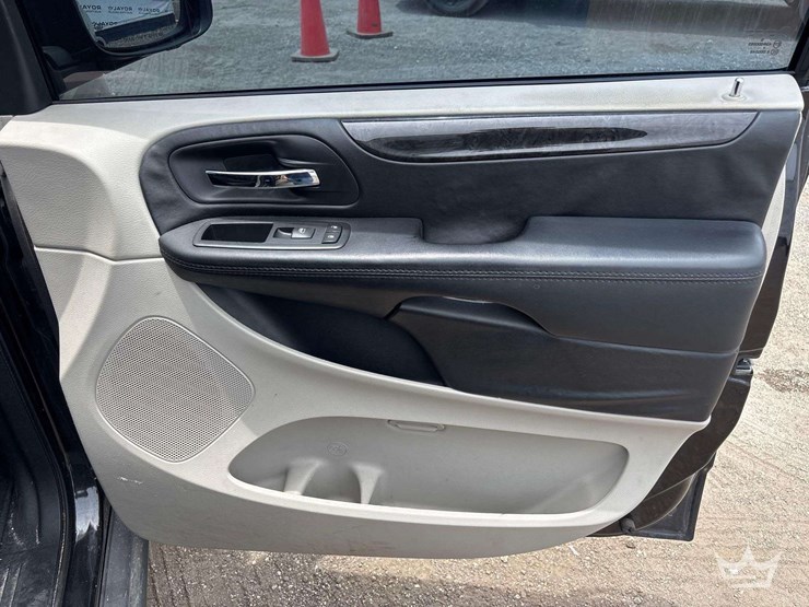 2017-dodge-grand-caravan-image-28