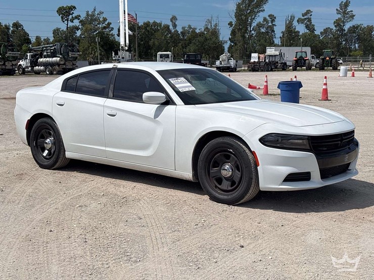 2018-dodge-charger-sedan-image-2