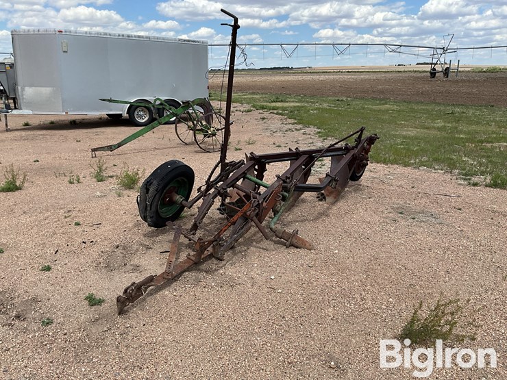 john-deere-3-bottom-plow-image-1