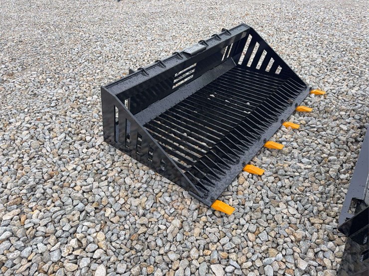 2026-giyi-66"-skid-steer-rock-bucket-image-4