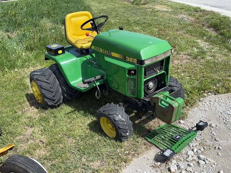 john-deere-322-image-7