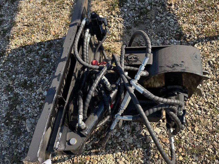 skid-steer-stump-grinder-w/-hydraulic-side-swing-(new/unused)-image-3