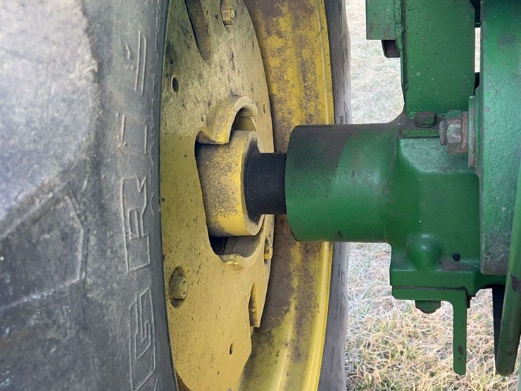 john-deere-820-image-36