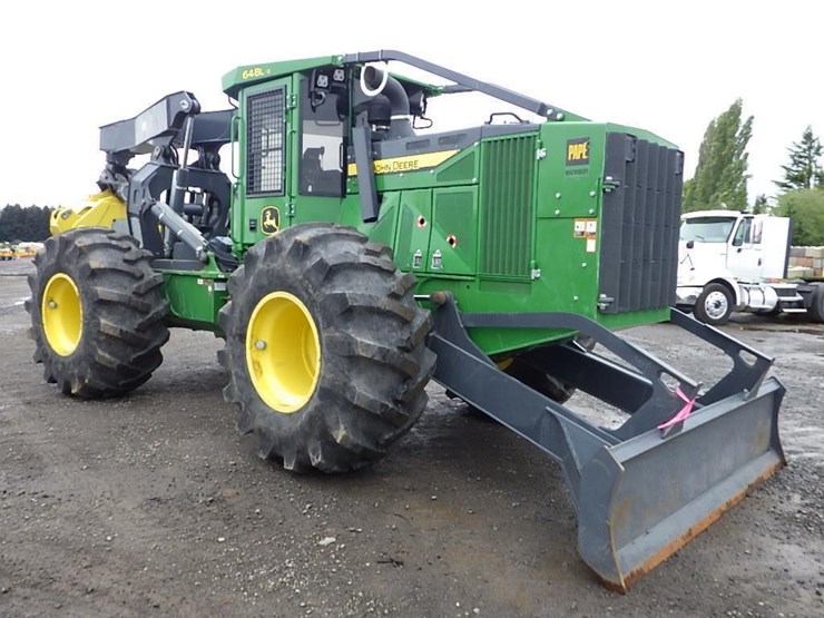 2022-deere-648l-image-3