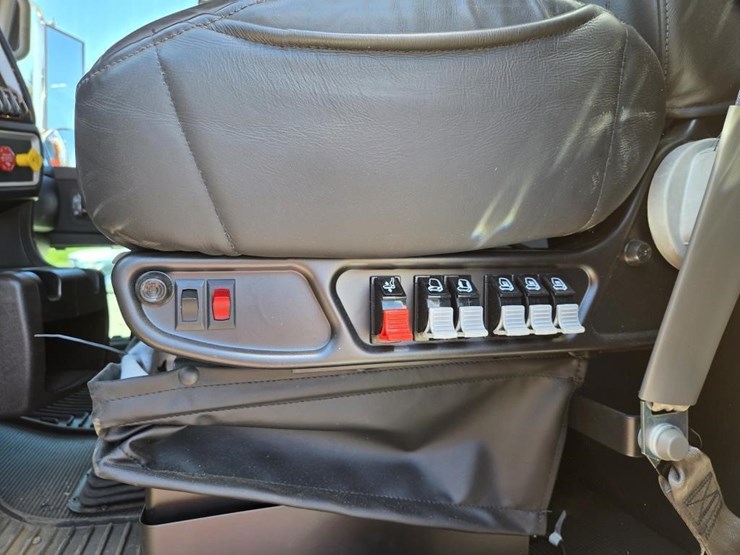 2026-kenworth-t800-image-11