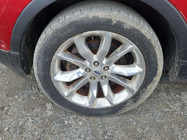 2015-ford-explorer-image-26