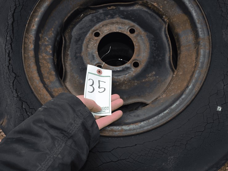 pallet-of-implement-wheels-and-tires-image-4