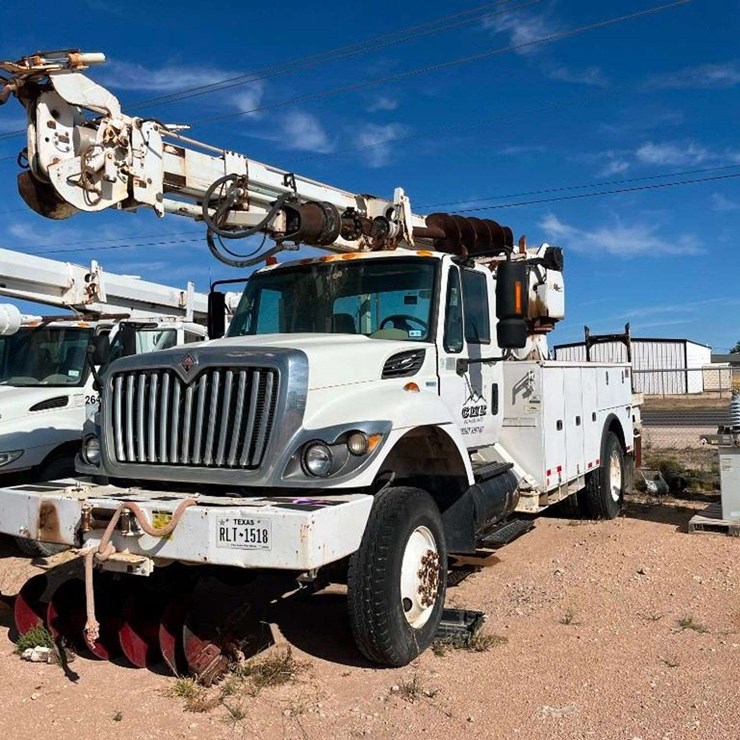 2011 INTERNATIONAL WORKSTAR 7300