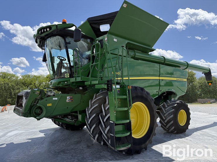 2019-john-deere-s780-image-1
