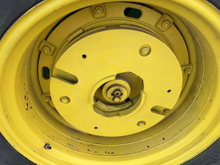 john-deere-820-image-42