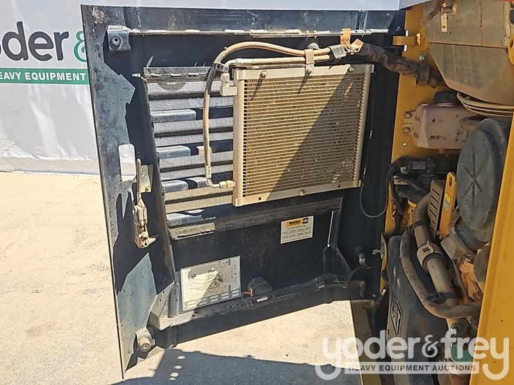 2019-caterpillar-259d-image-21