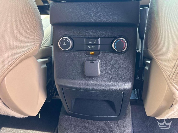 2016-ford-explorer-image-29