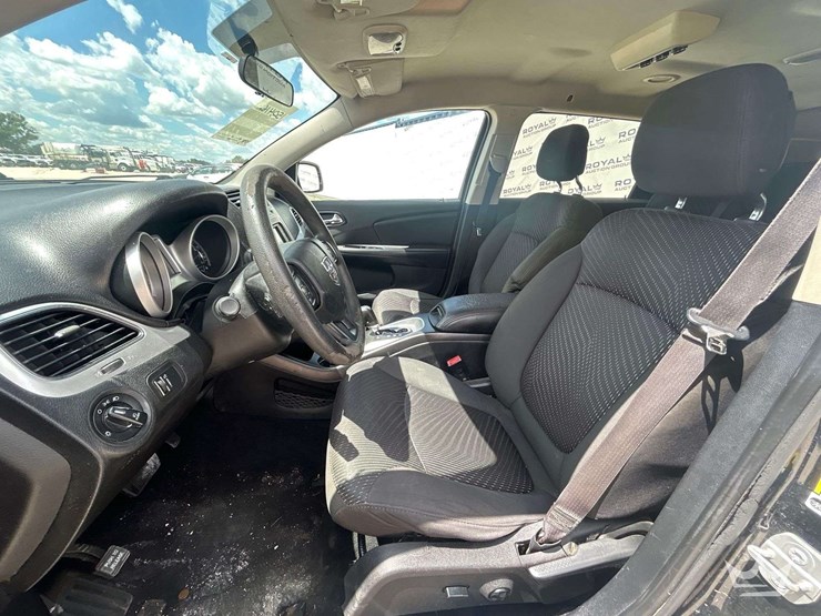 2015-dodge-journey-image-12