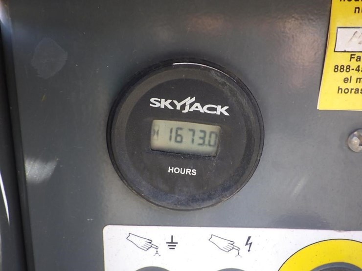 2019-skyjack-sj6826rt-image-33