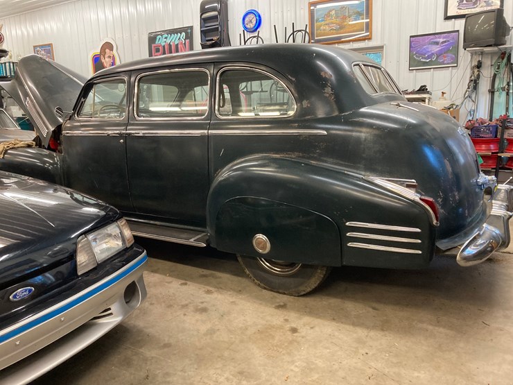 1941-cadillac-fleetwood-limousine-image-2