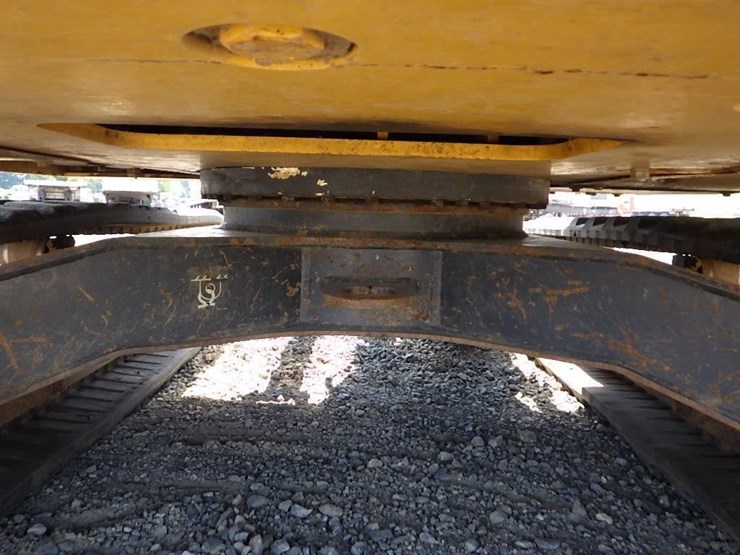 2012-john-deere-60d-image-38