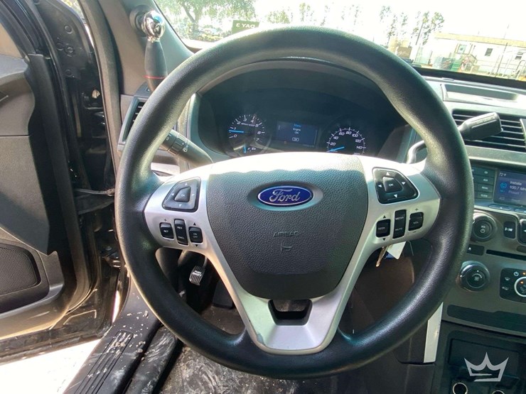 2015-ford-explorer-image-13
