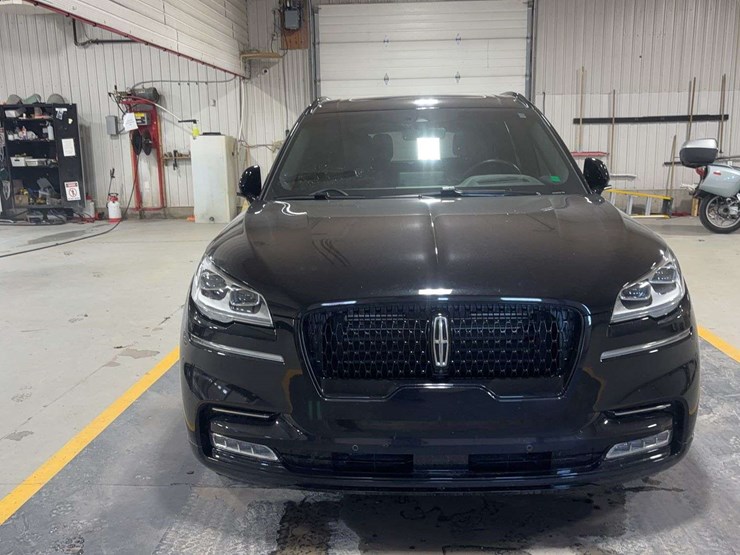 2023-lincoln-aviator-image-8