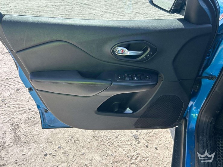 2019-jeep-cherokee-image-11