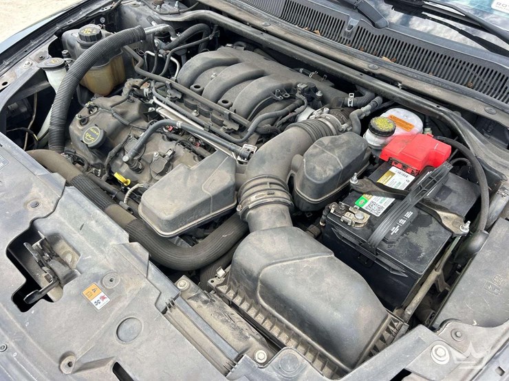 2018-ford-taurus-sedan.-image-9