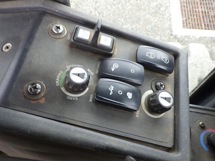 2016-deere-772gp-image-78