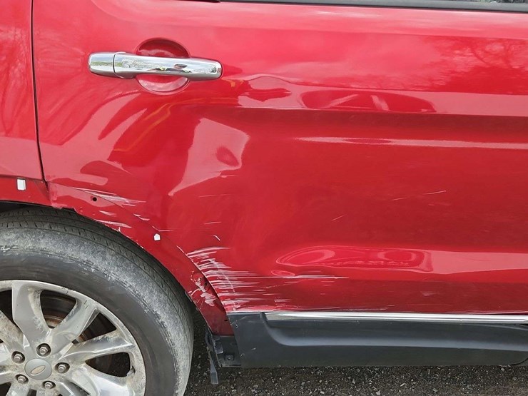 2015-ford-explorer-image-37