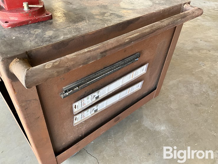40”x88”-rolling-work/storage-bench-image-9