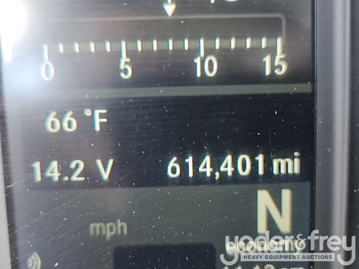 2020-freightliner-cascadia-126-image-44