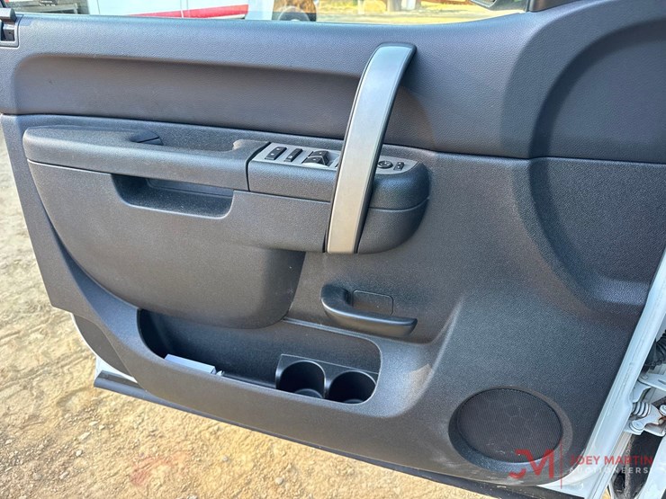 2011-chevrolet-silverado-1500-image-36