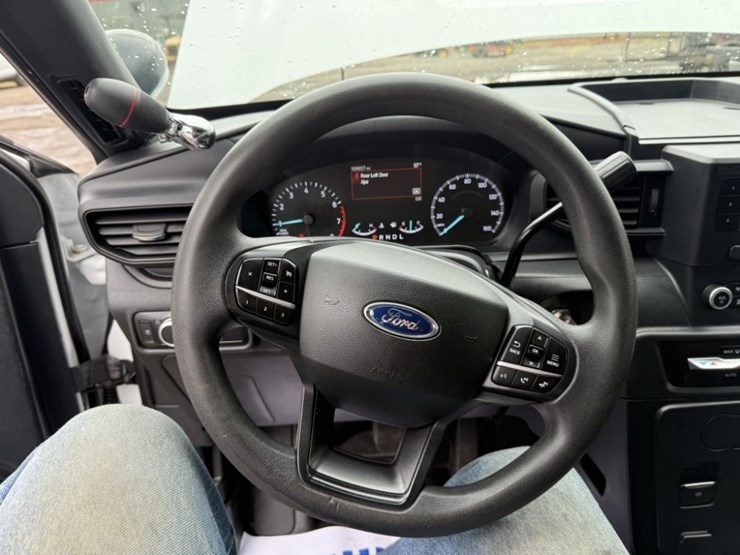 2020-ford-explorer-image-29