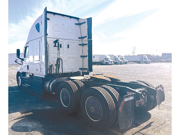 2023-freightliner-cascadia-126-image-2