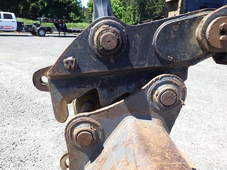 deere-245g-lc-image-22