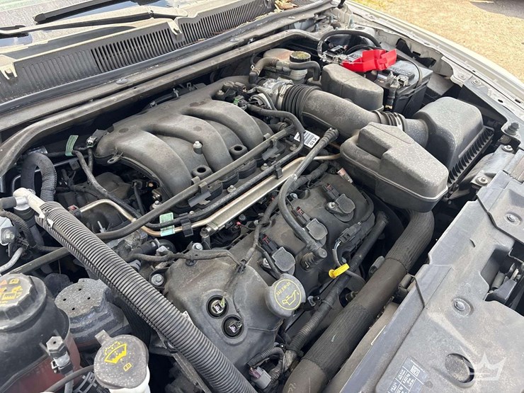 2016-ford-taurus-sedan-image-9