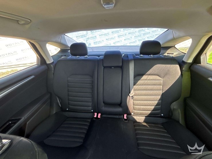 2014-ford-fusion-sedan-image-23