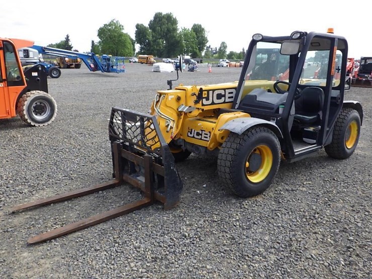 2015-jcb-525-60-image-1