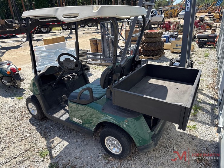 e-z-go-electric-golf-cart-image-3