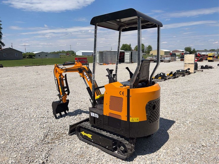 2026-miva-va15-mini-excavator-image-3