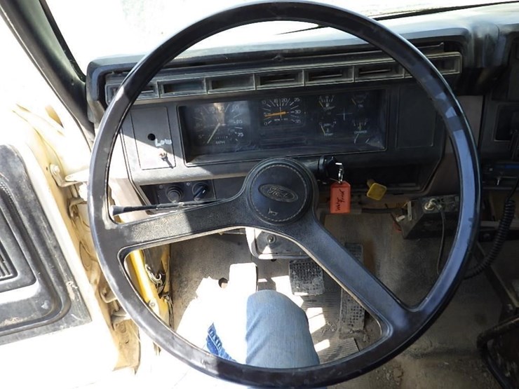 1997-ford-f800-image-42