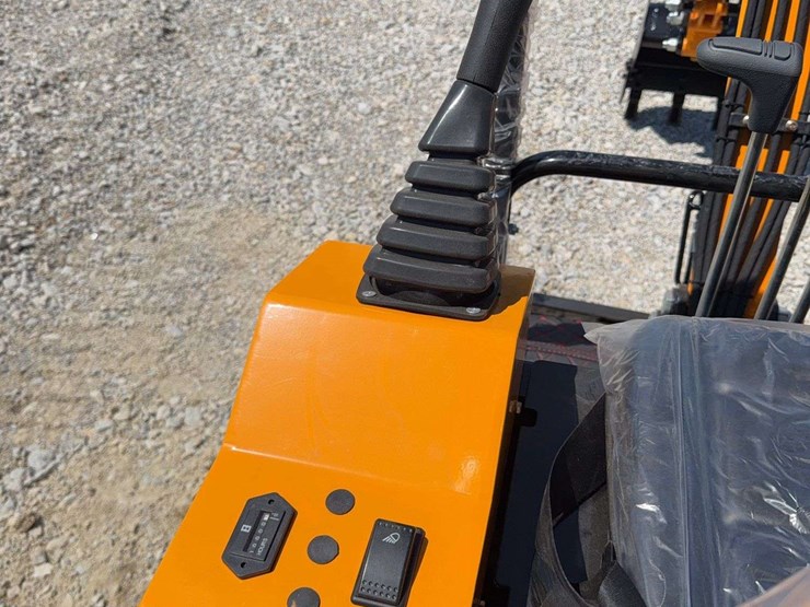 2026-miva-va15-mini-excavator-image-12