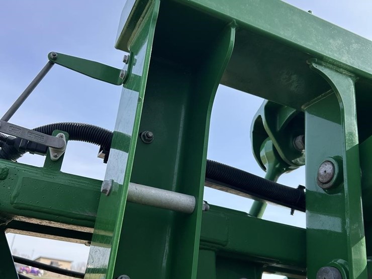 2020-john-deere-r4045-image-122