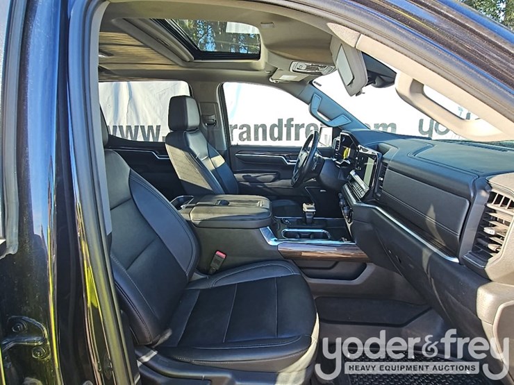 2022-chevrolet-silverado-1500-image-35