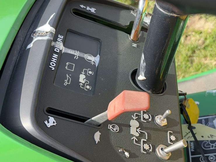 john-deere-322-image-21