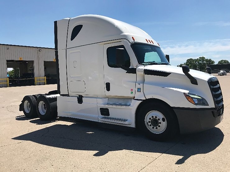 2021-freightliner-cascadia-126-image-1